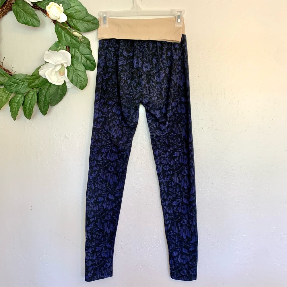 Motherhood Maternity Black & Purple Floral Leggings S - Picture 3 of 8